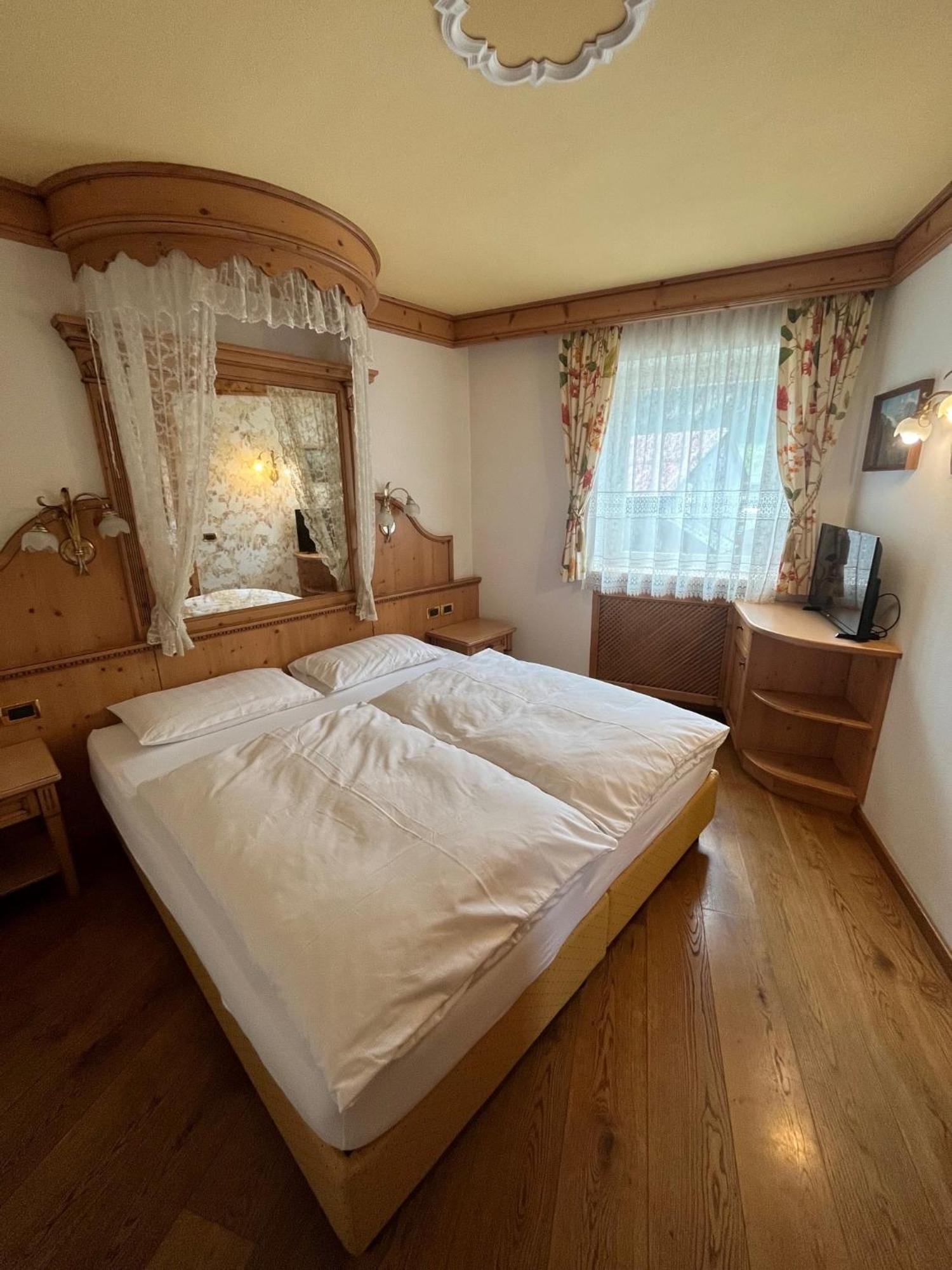 Park Hotel Aurora Pozza di Fassa Esterno foto