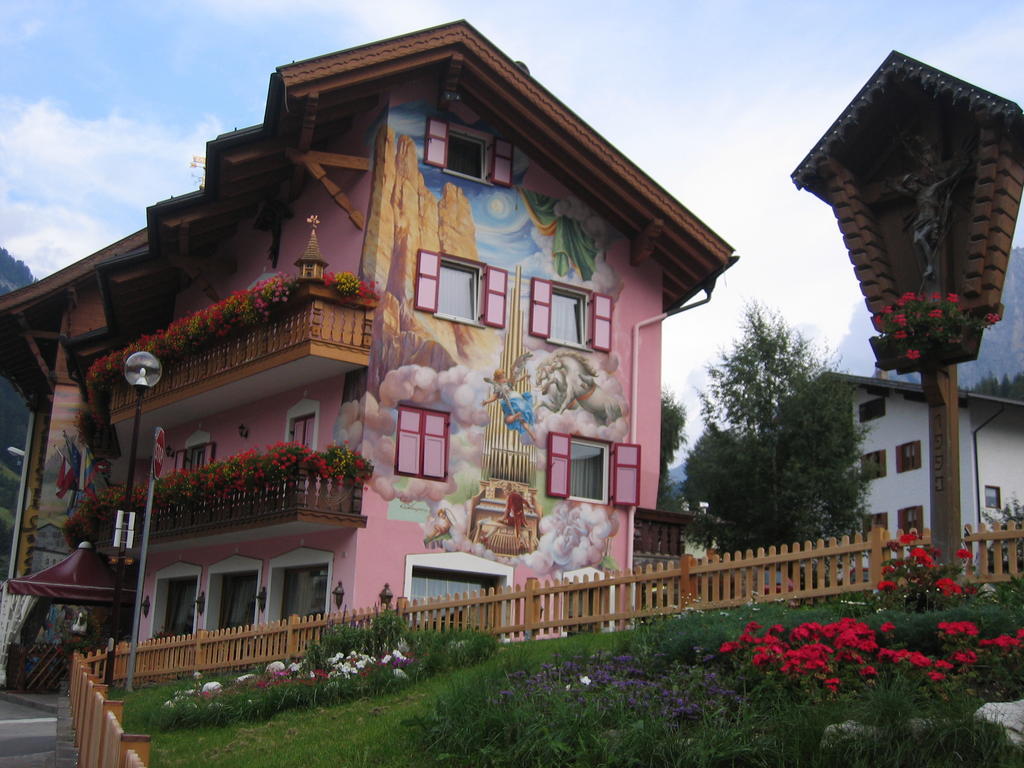 Park Hotel Aurora Pozza di Fassa Esterno foto