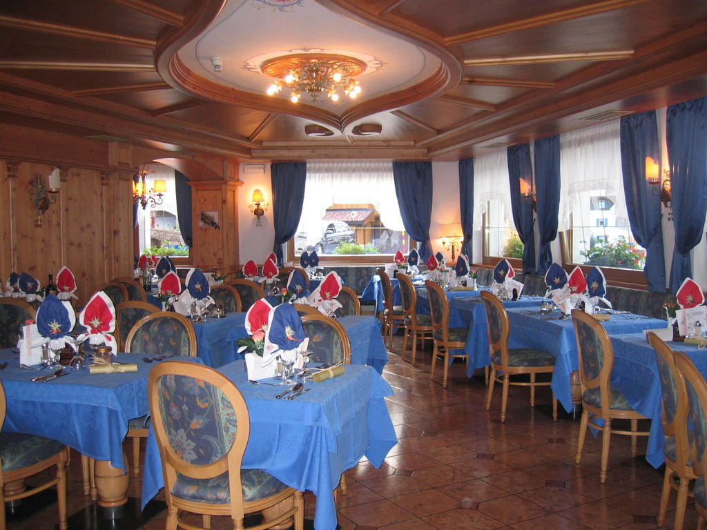 Park Hotel Aurora Pozza di Fassa Esterno foto